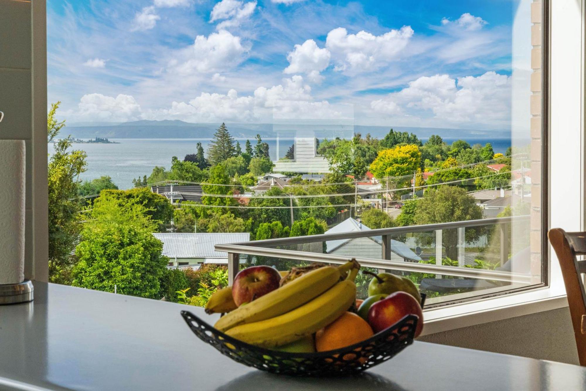 Ngaio Views - Lake Taupo Holiday Home Exterior foto