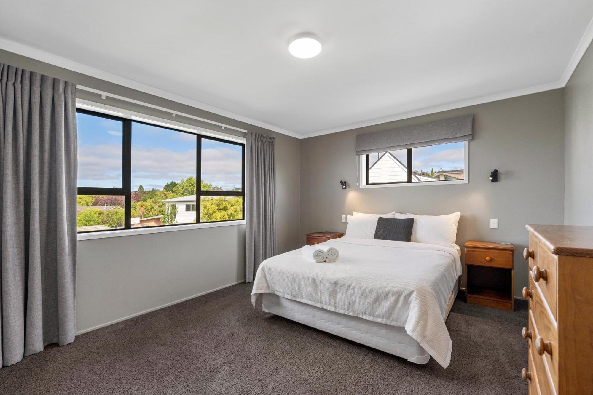Ngaio Views - Lake Taupo Holiday Home Exterior foto