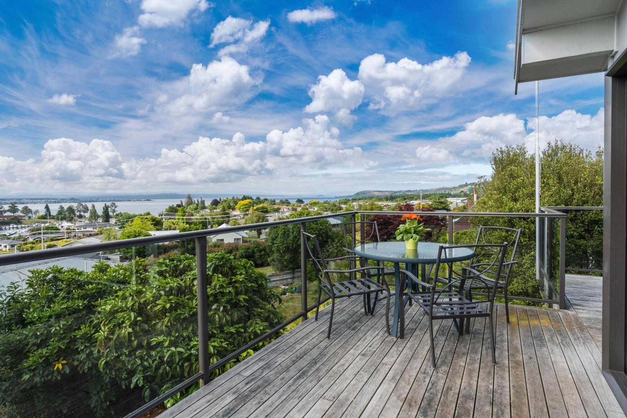 Ngaio Views - Lake Taupo Holiday Home Exterior foto